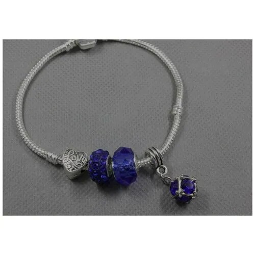 Браслет-цепочка Handinsilver ( Посеребриручку ) Браслет с шармами на основе из бижутерной стали, стекло, муранское стекло, стразы, 1 шт., размер 22 см, синий