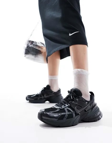 Nike – V2K Run – Спортивная обувь черного и темно-серого цветов