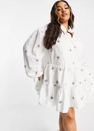 Платье мини с присборенной юбкой, воротником и цветочной вышивкой Lost Ink Plus-Белый