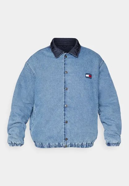 Куртка-бомбер COACH Tommy Hilfiger, синие джинсы