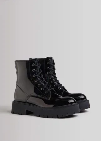 Черные лаковые высокие ботинки на шнуровке и толстой подошве Bershka-Черный