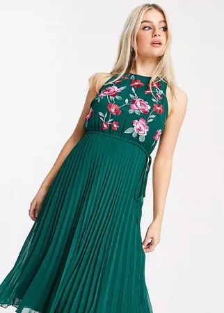 Темно-зеленое плиссированное платье мили с вышивкой ASOS DESIGN Petite-Зеленый цвет