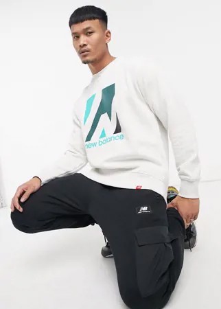 Серый свитшот с большим логотипом New Balance