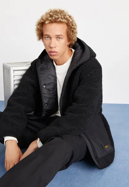 Флисовая куртка Carhartt WIP ПОДУШКА С КАПЮШОНОМ DEVIN, цвет black