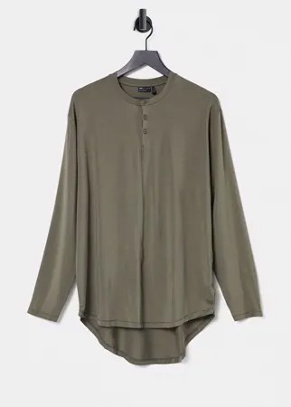 Удлиненный лонгслив из гладкого материала цвета хаки ASOS DESIGN-Зеленый цвет