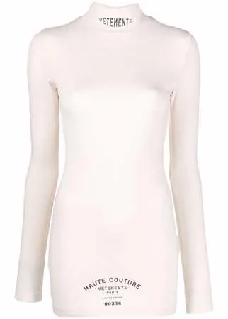 VETEMENTS платье-футболка с высоким воротником и логотипом