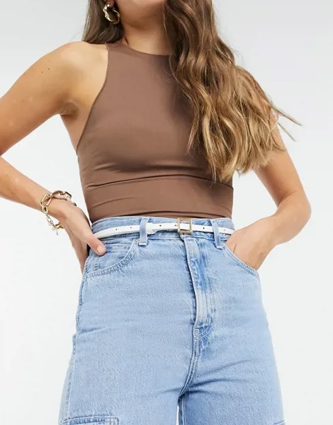 Белый узкий ремень на талию и бедра с квадратной пряжкой ASOS DESIGN