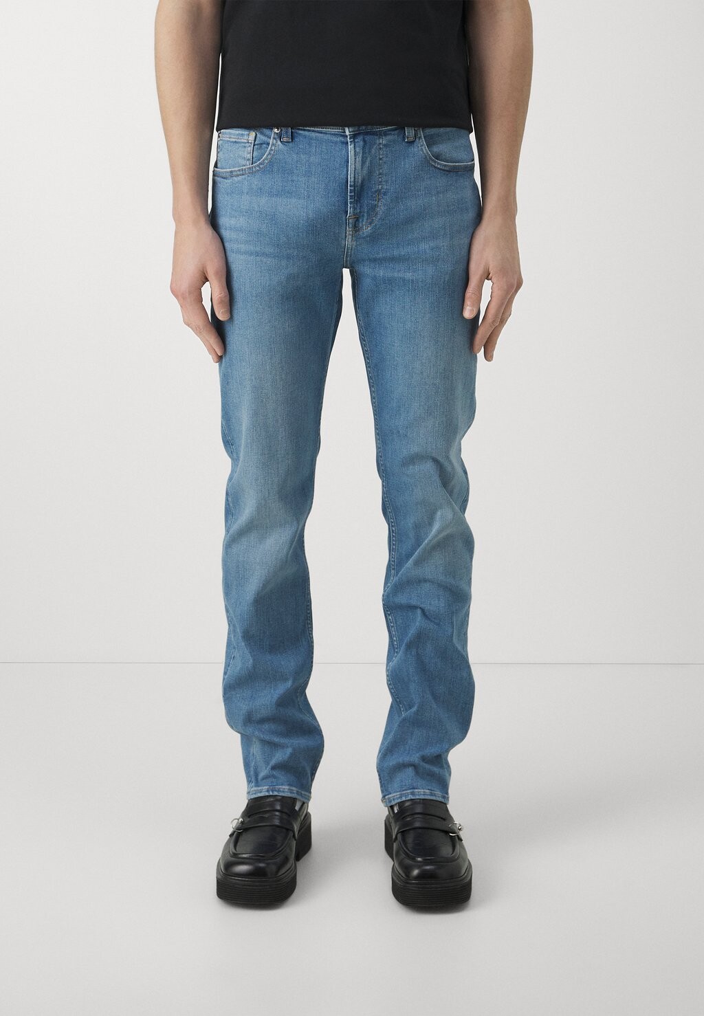 Зауженные джинсы TAPERED 7 for all mankind, светло-синий