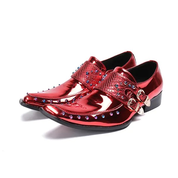 Новый стиль; яркие красные свадебные туфли; Модные Туфли-оксфорды с острым носком, заклепками и двойной пряжкой; повседневные модельные туф...