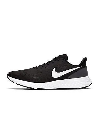Мужские кроссовки Nike Revolution 5 черно-бело-антрацитовые (BQ3204 002) — 8,5