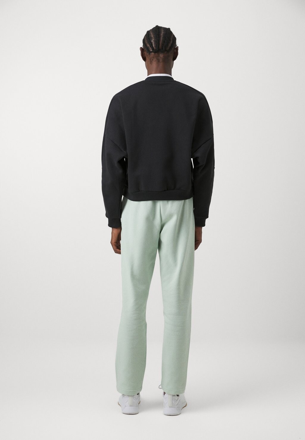 Спортивные штаны ESSENTIALS SMALL LOGO FEEL COZY OPEN HEM PANT adidas, зеленый