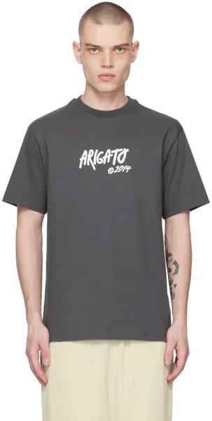 Серая футболка с биркой Axel Arigato