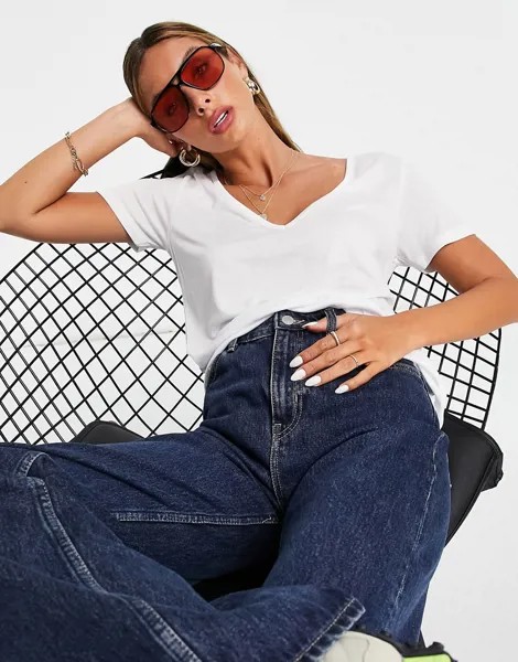 Белая свободная футболка с V-образным вырезом ASOS DESIGN-Белый