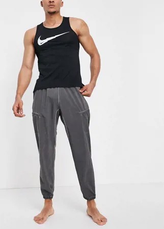 Темно-серые джоггеры Nike Yoga Pinnacle-Серый