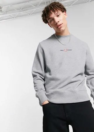 Серый свитшот с вышивкой Fred Perry