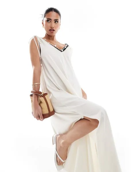 River Island – длинное белое струящееся платье с глубоким вырезом