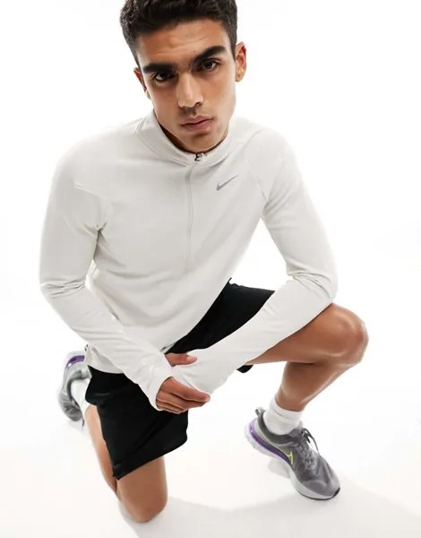 Серебристая куртка на молнии с элементом Nike Running Run Division