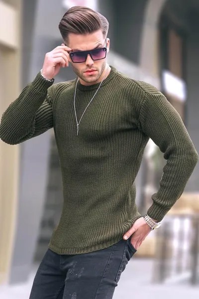 Мужской свитер базового трикотажа хаки 5990 MADMEXT