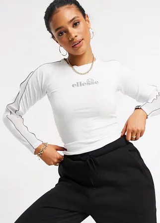 Белый лонгслив со светоотражающим логотипом ellesse – эксклюзивно для ASOS