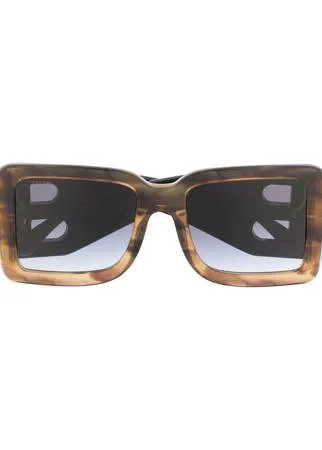 Burberry Eyewear массивные солнцезащитные очки черепаховой расцветки