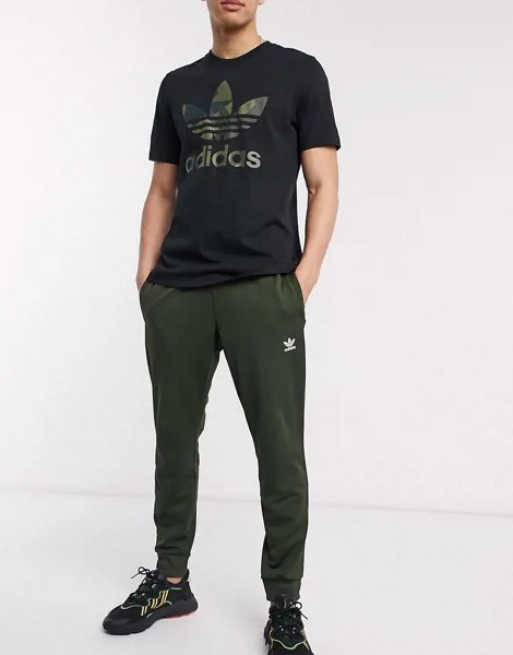 Джоггеры цвета хаки с логотипом-трилистником adidas Originals essentials-Черный цвет