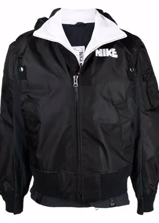 Nike бомбер с логотипом из коллаборации с Sacai