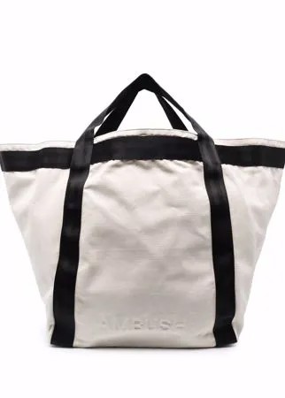 AMBUSH большая сумка-тоут с тисненым логотипом