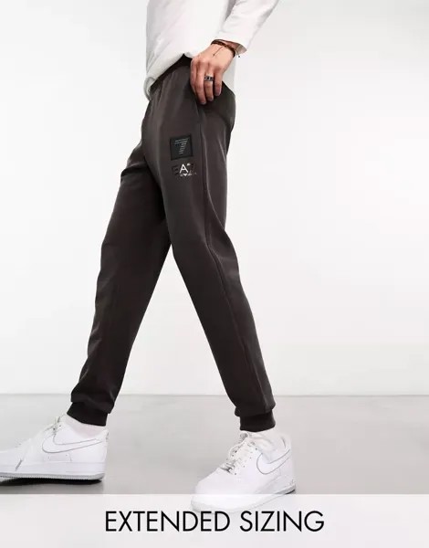 Темно-коричневые спортивные брюки с мягким логотипом EA7