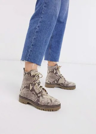 Бежевые походные ботинки с эффектом змеиной кожи River Island-Бежевый