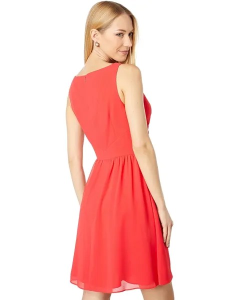 Платье Vince Camuto Chiffon Twist Front Fit-and-Flare, цвет Strawberry