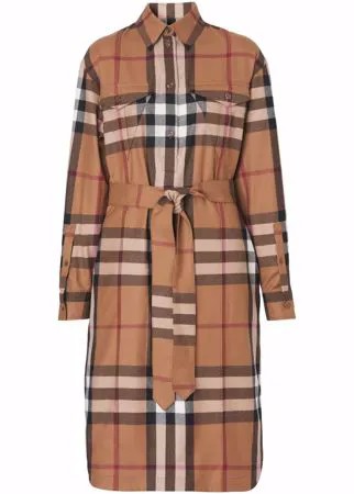 Burberry клетчатое платье-рубашка с поясом