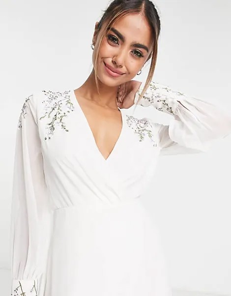 Платье макси цвета слоновой кости с запахом и декором Hope & Ivy Bridal