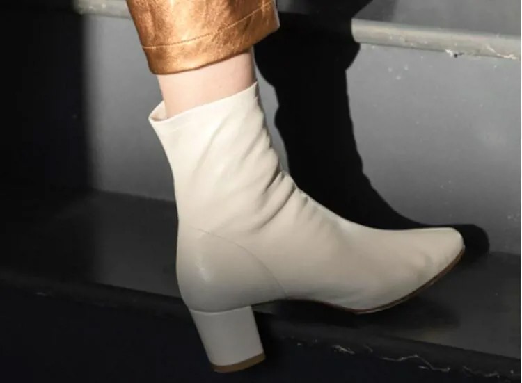 Прямая поставка; Цвет белый, черный, абрикосовый; Однотонные Ботильоны на каблуке 60 мм; Женские модные ботинки с квадратным носком без застежки