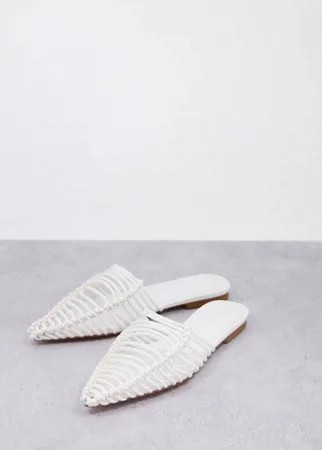Белые плетеные мюли на плоской подошве с заостренным носком ASOS DESIGN Lovesick-Белый