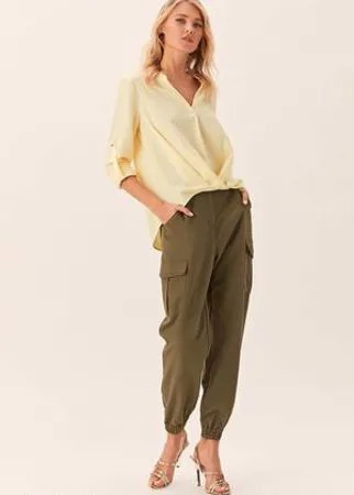 Оливковые брюки-карго с накладными карманами