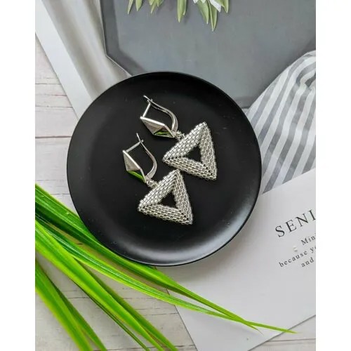 Серьги Hygge Land, бижутерный сплав, бисер, подарочная упаковка, ручная работа, серебряный