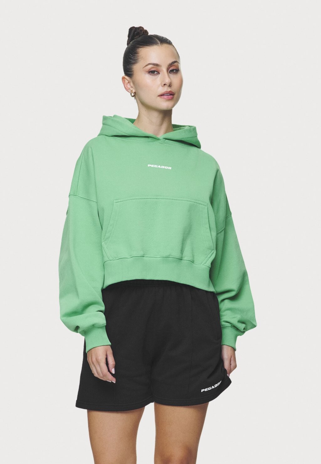 Толстовка с капюшоном SALITA OVERSIZED CROPPED HOODIE Pegador, зеленый