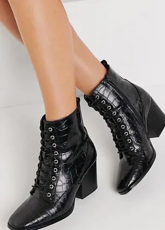 Черные ботильоны на каблуке со шнуровкой, квадратным носком и эффектом крокодиловой кожи Glamorous Wide Fit-Черный