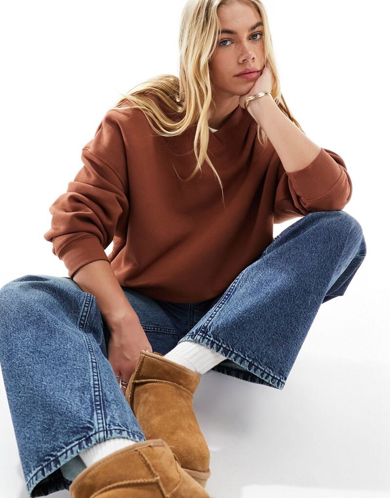Коричневый свободный свитшот с v-образным вырезом ASOS DESIGN