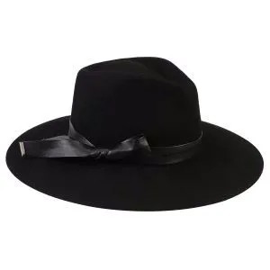 Шляпа федора черного цвета с широкими полями. Модель выполнена из шерсти и обрамляется черной лентой из эко-кожи. Модный аксессуар легко адаптируется под различные городские образы.