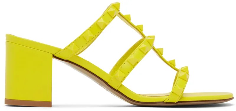 Желтые босоножки на каблуке Valentino Garavani Rockstud