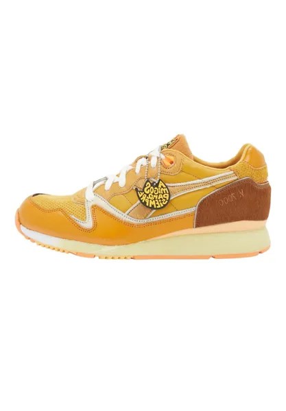 Низкие кроссовки V7000 Limited Edition Diadora, цвет yellow white