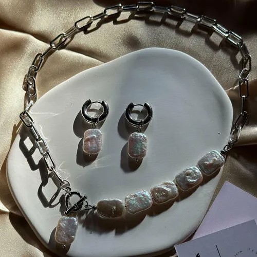 Комплект украшений в /Колье-цепь с натуральным барочным жемчугом/Серьги-конго с подвесками из натурального барочного жемчуга