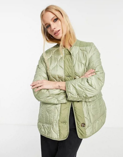 Стеганая куртка цвета хаки с удлиненной спинкой Bershka-Зеленый цвет