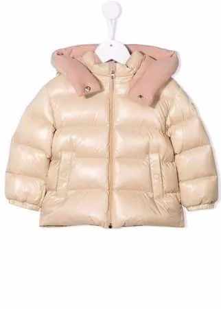 Moncler Enfant пуховик с эффектом металлик и капюшоном