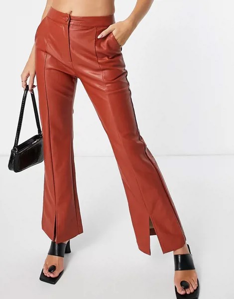 Укороченные расклешенные брюки красного цвета из искусственной кожи с разрезами спереди Ghospell-Красный