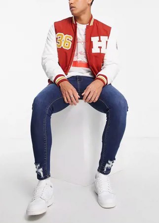 Темно-выбеленные эластичные джинсы с напылением и потертостями ASOS DESIGN-Голубой