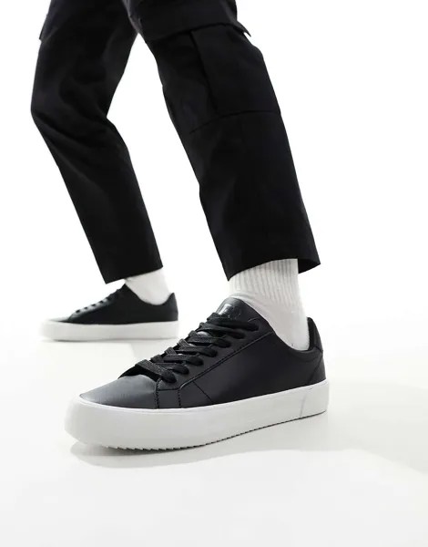Черные кроссовки на шнуровке Pull&Bear с белой подошвой