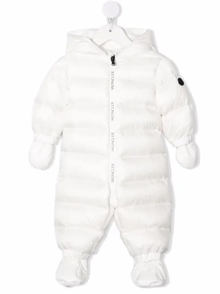 Moncler Enfant дутый комбинезон с нашивкой-логотипом