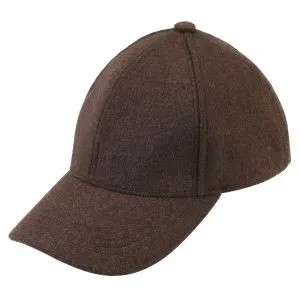 Минималистичная кепка из шерсти и кашемира шоколадного цвета. Такой модный аксессуар будет одинаково хорошо сочетаться как с дубленкой, так и с объемной курткой.